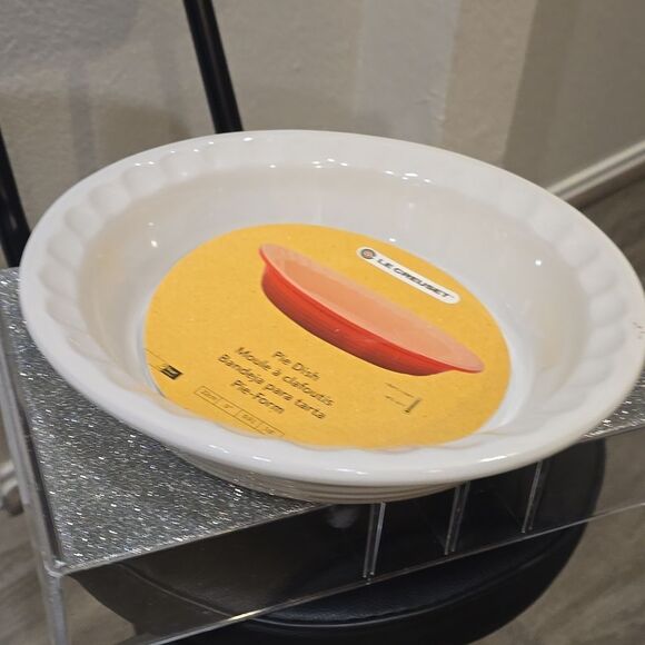 Le Creuset Fluted 9" Pie Dish- Meringue - Picture 5 of 7